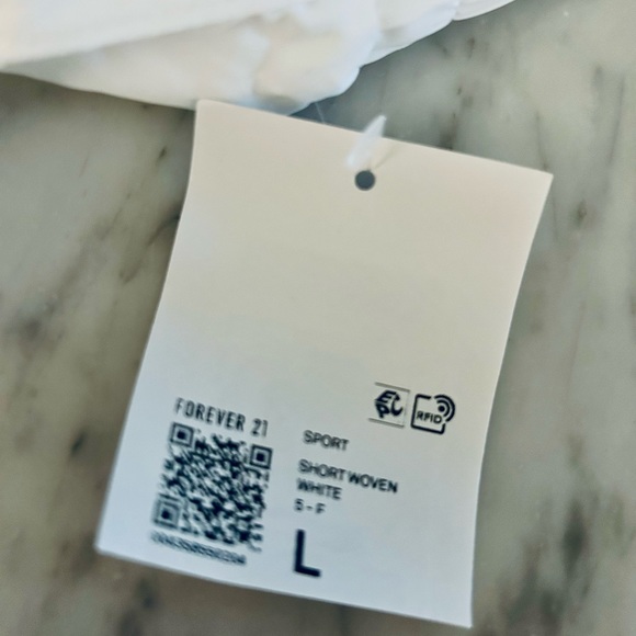 ✅NWT Forever 21 Short Size L - Picture 6 of 8